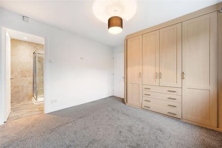 4 bedroom detached house to rent - Photo 3