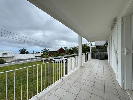 A LOUER - Sainte-Clotilde - La Bretagne - Maison T4 de 97,51 m2 implantée sur 812 m2 de terrain avec garage - Photo 2