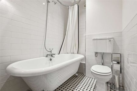 A two bedroom fourth floor flat in a central Bayswater location - Photo 4