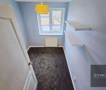 3 bedroom end of terrace house to rent - Photo 2