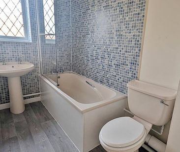 2 bedroom end of terrace house to rent - Photo 4