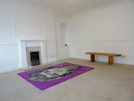 3 bedroom flat to rent - Photo 3
