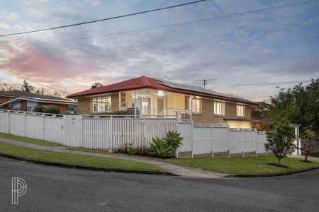 Modern Split-Level Family Home in Prime Mount Gravatt East Location - Photo 3