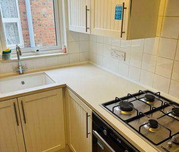 2 bedroom flat to rent - Photo 2