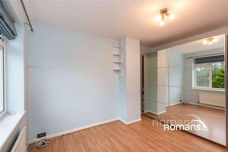 Giffard Drive, Farnborough, GU14 - Photo 4