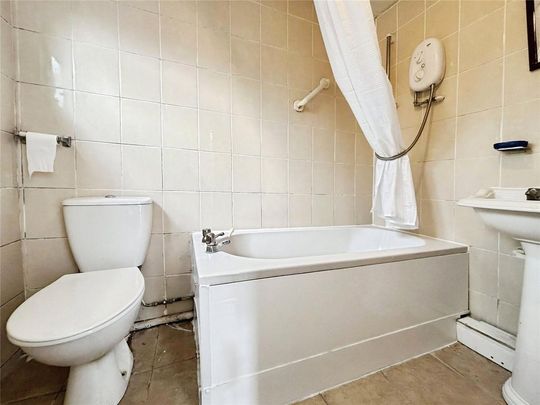 3 bedroom semi-detached house to rent - Photo 1