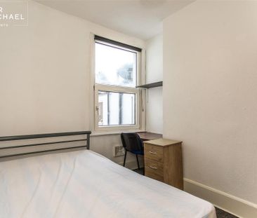 4 bedroom terraced house to rent - Photo 4