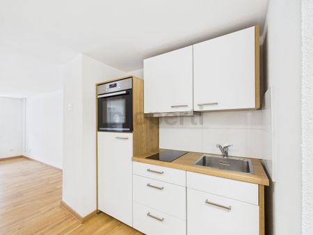 Generous corner townhouse with studio, sunny balcony and mountain view - Foto 5