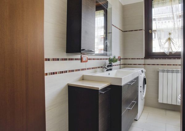 Cozy single room with window in Milan