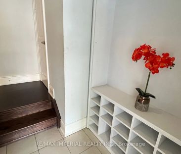 Detached Home For Lease | W9235867 - Photo 1