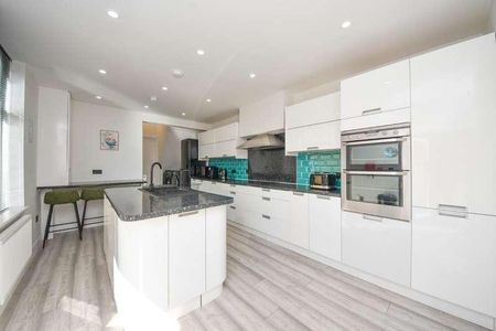 Park Road, Springfield, Wigan, WN6 - Photo 2