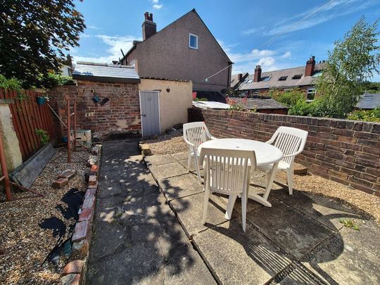 1 bedroom in a house share to rent - Photo 1