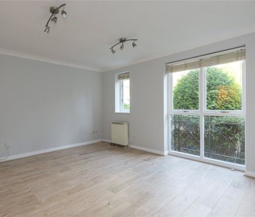 Byron Court, E11 - Photo 1