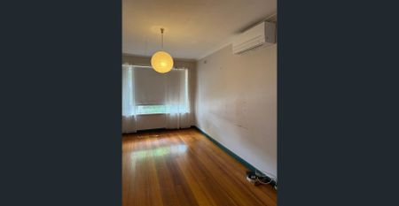 Charming 3-Bedroom House in the Heart of Fitzroy – Sun-Filled and Conveniently Located - Photo 5