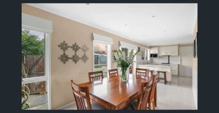 STUNNING HOME IN IDEAL LOCATION - Photo 4