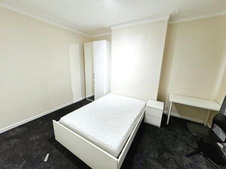 4 bedroom terraced house to rent - Photo 4