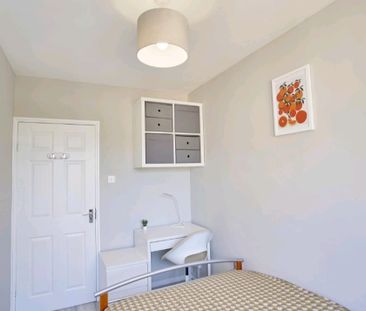 Room in a Shared Flat, Candy Street, E3 - Photo 2