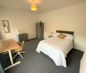 4 bedroom terraced house to rent - Photo 3