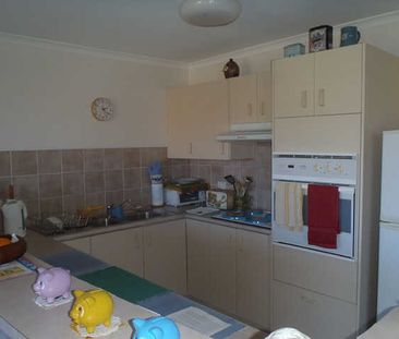 Welcome To Your Comfortable Family Home - Photo 3