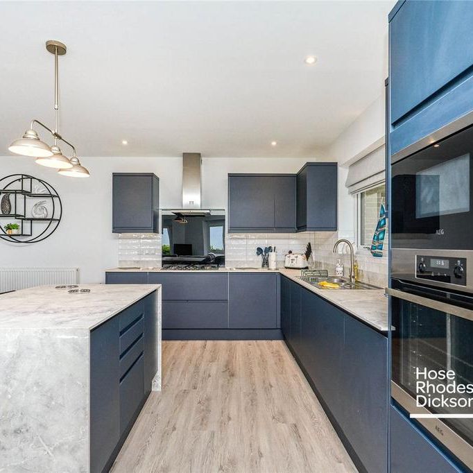 3 bedroom semi-detached house to rent - Photo 1