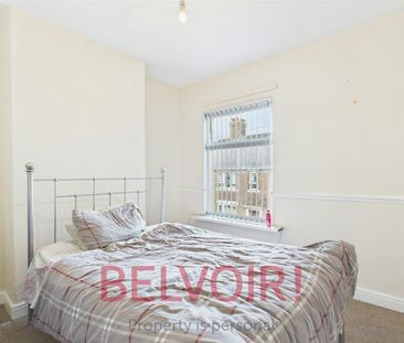 Terraced House to rent on - Photo 1