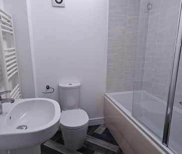 2 bedroom character property to rent - Photo 5