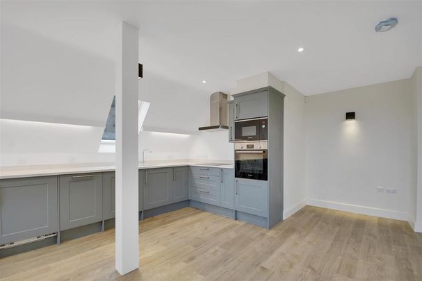 2 bedroom penthouse to rent - Photo 1