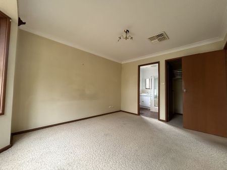 LOVELY FAMILY HOME - Photo 5