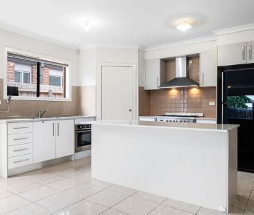 4 BEDROOM FAMILY HOME - Photo 5