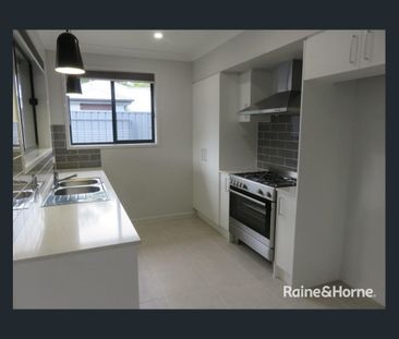 Modern Spacious Duplex - Photo 2