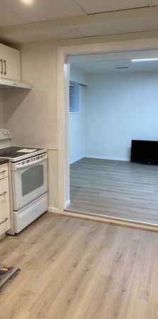 $2000/1brm-600sqft newly renovated Avail March 15- 6560 Winch Bby - Photo 1