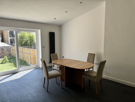 4 Bed Terraced House, Landseer Avenue, E12 - Photo 2