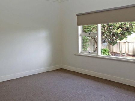 Attractive 3 Bedroom Home - Photo 3