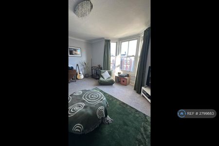3 bedroom maisonette to rent - Photo 2