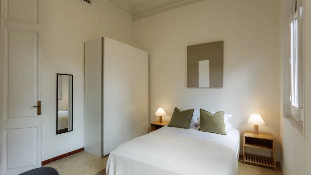 Room in a shared 6-bedroom apartment for rent in El Putget i Farró, professionals and students only - Photo 1