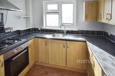 2 bedroom maisonette to rent - Photo 4