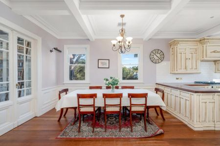 Stunning Home With Timeless Art Deco Elegance - Photo 3