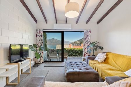 Warm, Furnished 2BR Unit - Walk To Town! - Photo 5