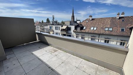 Lichtdurchflutete Attikawohnung mit zwei grossen Dachterrassen - Photo 2