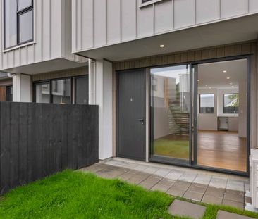 Modern Luxury - Unbeatable Location - Photo 2