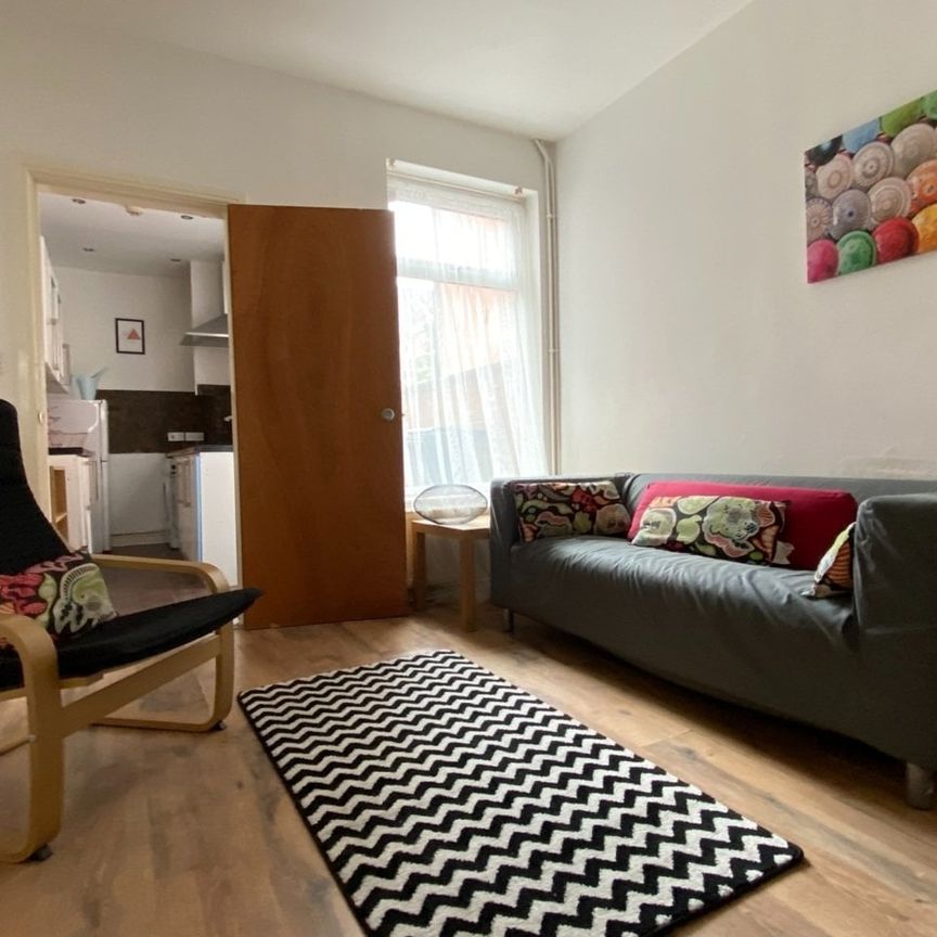 Room in a Shared House, Skipworth Street, LE2 - Photo 1