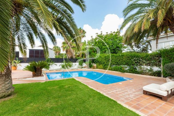 Luxury Villa for rent in Paterna, Valencia - Photo 1