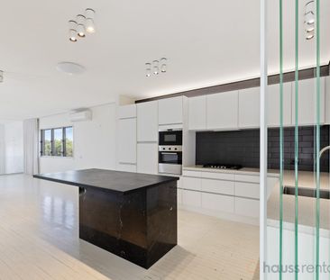 Stunning 2 Bedroom Home - Photo 1