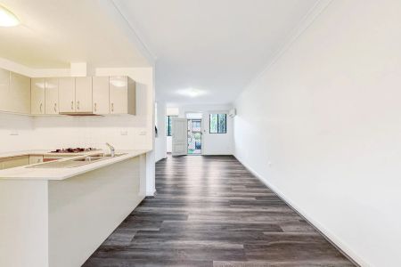 Remarkable, Aesthetically Pleasing & Recently Refurbished Triple Story Townhouse For Lease - Photo 4