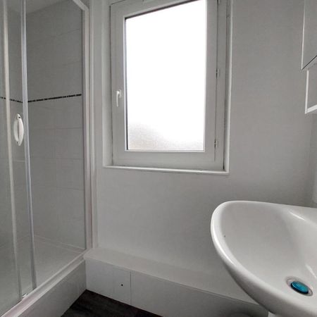 Location Appartement 2 pièces 29m² CAUDEBEC LES ELBEUF 76320 - Photo 3