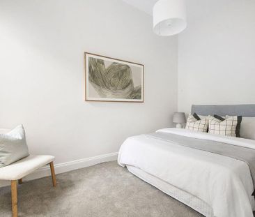 Sophisticated home in cul de sac - Photo 2