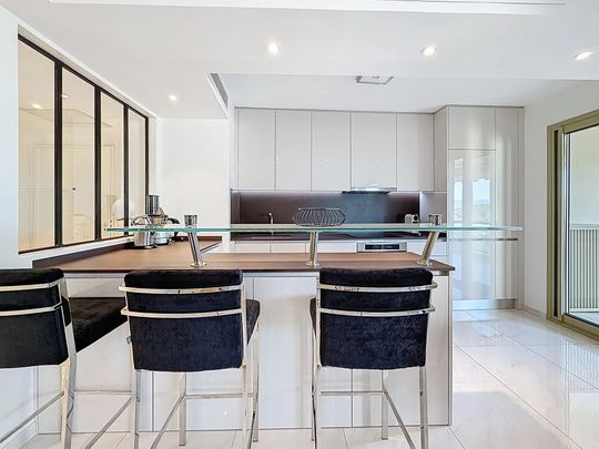 Superbe appartement de 3 pièces rénové avec vue mer - Photo 1