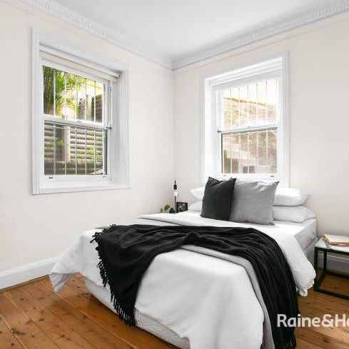 Spacious Two Bedroom in the Heart of Bellevue Hill - Photo 1