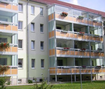 Bezug einer sehr gemütlichen Wohnung mit einem verglasten XXL-Balkon. - Foto 1