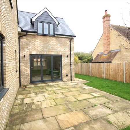 4 bedroom detached house to rent - Photo 3